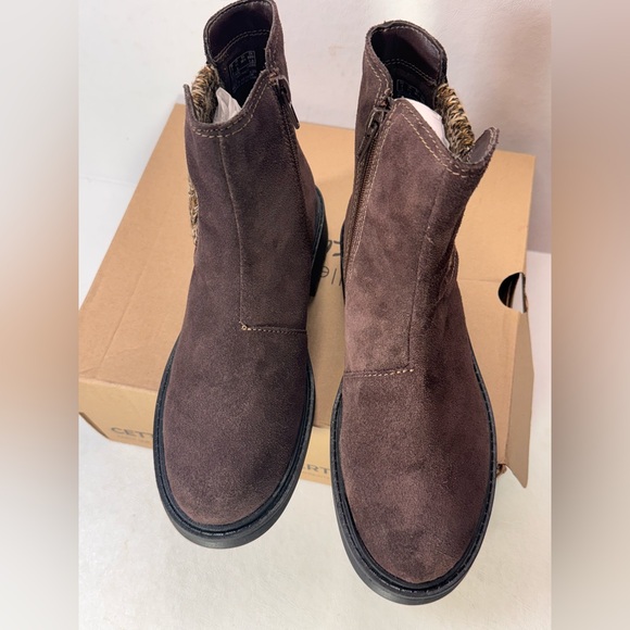 Collection by Clarks Opal Sky comfort casual classic winter fall outdoor style - Picture 5 of 9